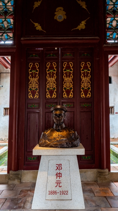 邓仲元雕像 邓仲元雕像