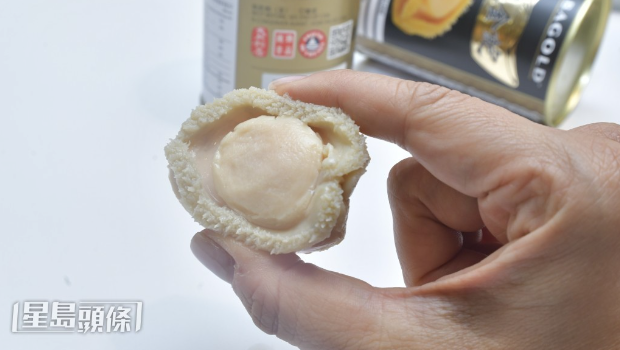 优质的罐头鲍鱼裙边完整,颜色呈米白色。 优质的罐头鲍鱼裙边完整,颜色呈米白色。