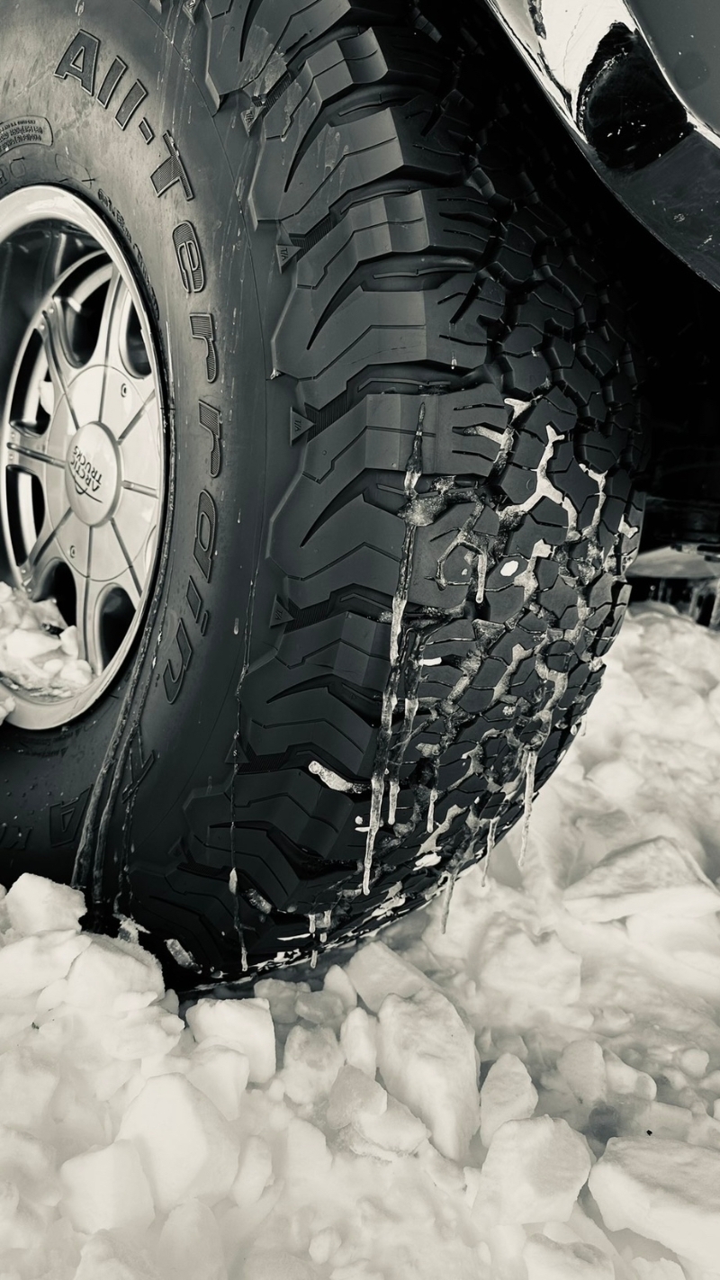 极地电动车经过改装,换上更大的轮胎。 极地电动车经过改装,换上更大的轮胎。