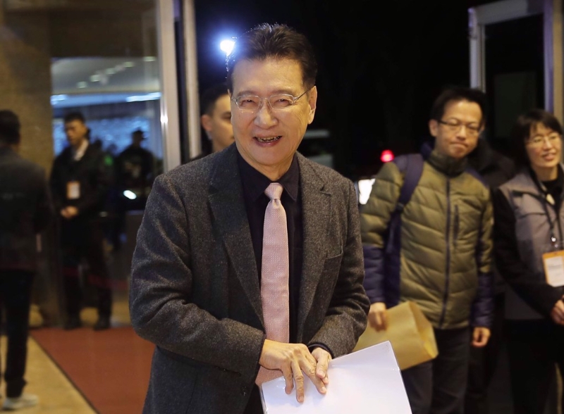 国民党副领导人候选人赵少康虽在政见发表会口误，但沈政男认为反而让他看起来更可亲。