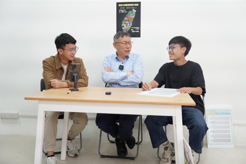 民众党2024候选人柯文哲今接受「街头有派对」YouTube频道网络节目访问,对于民众认为选得不好,文哲认为,因为吴欣盈太新,又是外来种,呼吁大众给对方一点时间。 民众党2024候选人柯文哲今接受「街头有派对」YouTube频道网络节目访问,对于民众认为选得不好,文哲认为,因为吴欣盈太新,又是外来种,呼吁大众给对方一点时间。