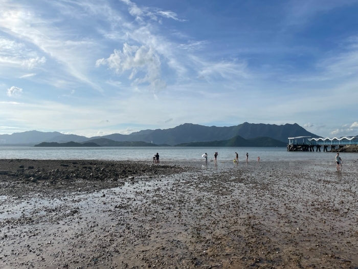 现在Raymond的心变得平静,荨麻疹康复了,继续追求自己理想。 现在Raymond的心变得平静,荨麻疹康复了,继续追求自己理想。