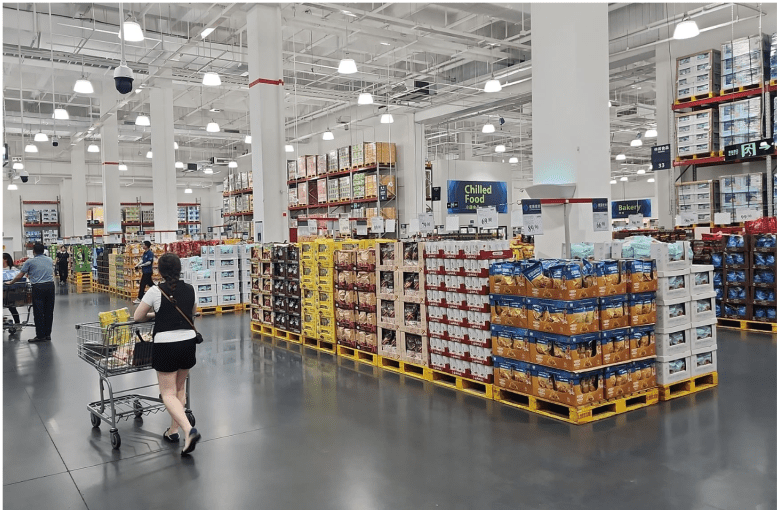 山姆超巿因商品价钱实惠,备受港人追捧,更成为北上消费的新常态。 山姆超巿因商品价钱实惠,备受港人追捧,更成为北上消费的新常态。