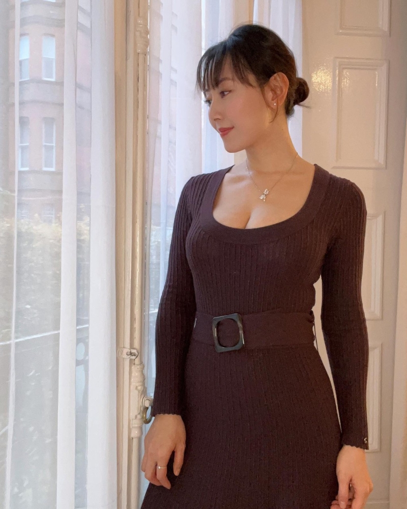 袁嘉敏穿上低胸装 袁嘉敏穿上低胸装