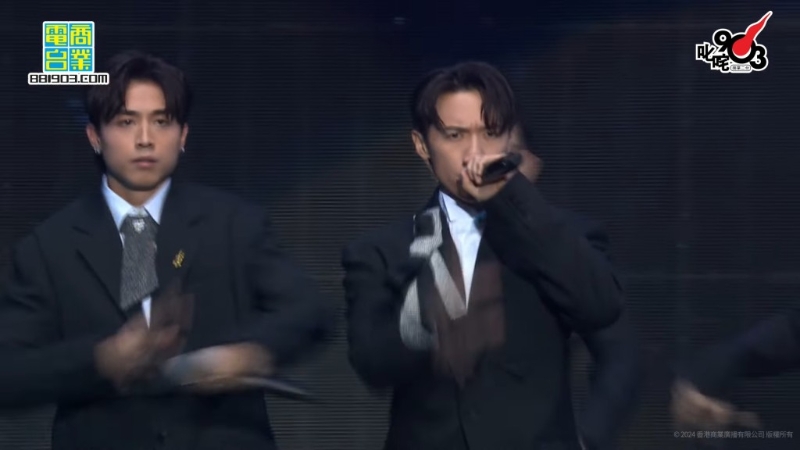 “叱吒乐坛我最喜爱的组合”由MIRROR夺得。 “叱吒乐坛我最喜爱的组合”由MIRROR夺得。