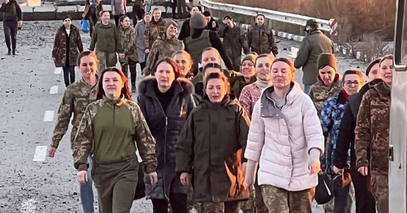 数月前另一次战俘交换中获释的乌克兰战俘包括多名女性。 网上图片