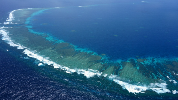 美国濒海战斗舰“吉福兹号”擅闯中国的仁爱礁海域。 美国濒海战斗舰“吉福兹号”擅闯中国的仁爱礁海域。