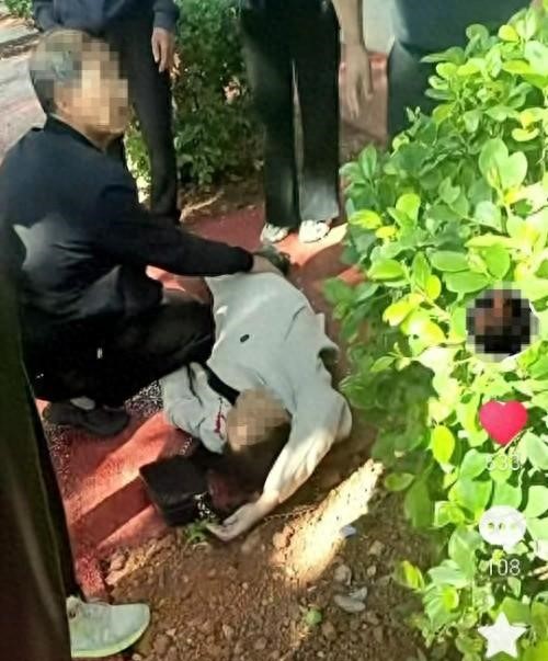 有平民受伤倒地。