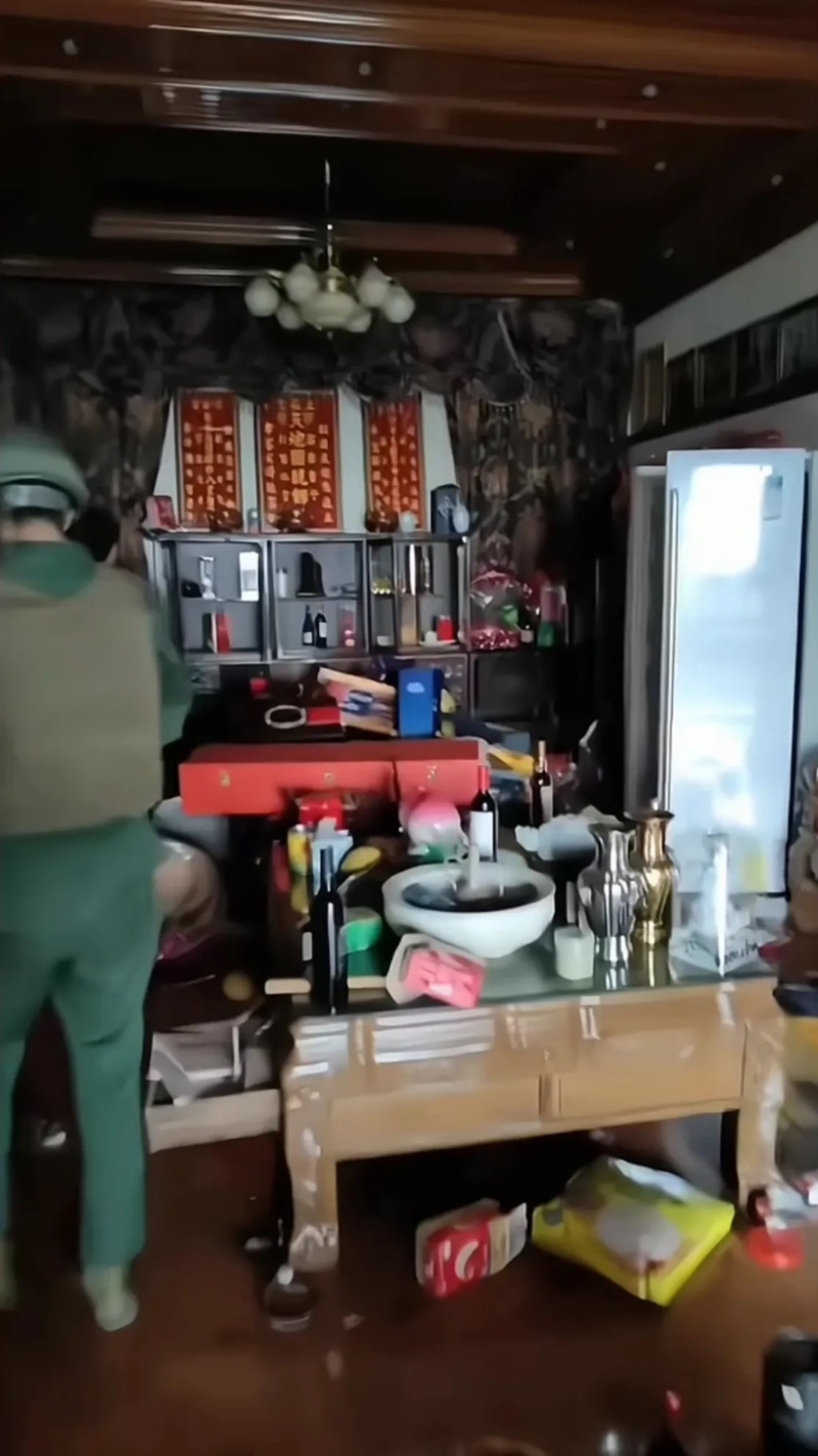 果敢军攻入白家老宅 。 果敢军攻入白家老宅 。