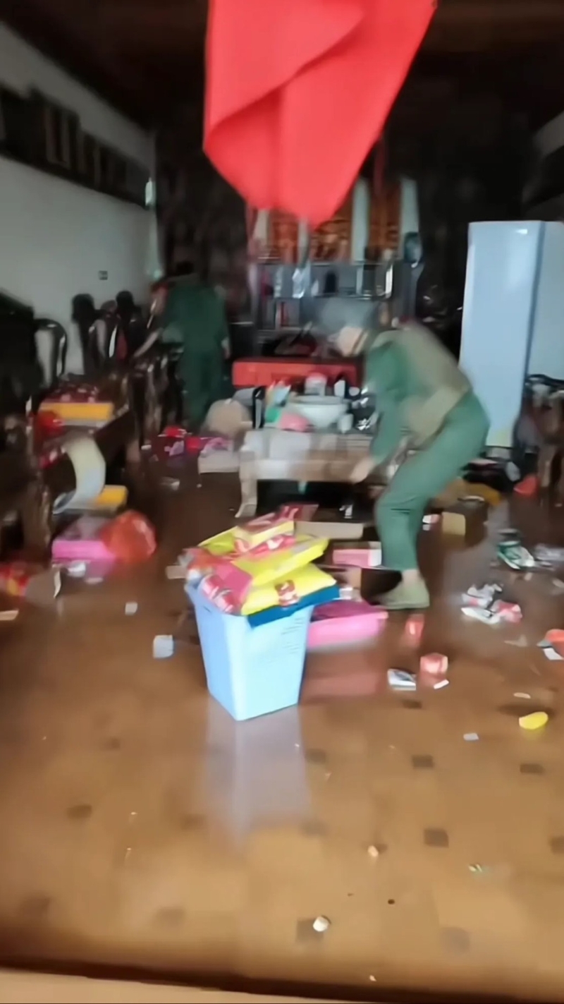 果敢军攻入白家老宅。 果敢军攻入白家老宅。