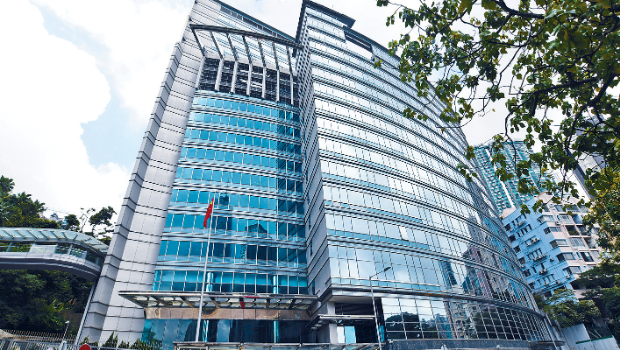 外交部驻港公署发文批评,有外国政客妄议特区法院依法审理这宗案件。 外交部驻港公署发文批评,有外国政客妄议特区法院依法审理这宗案件。