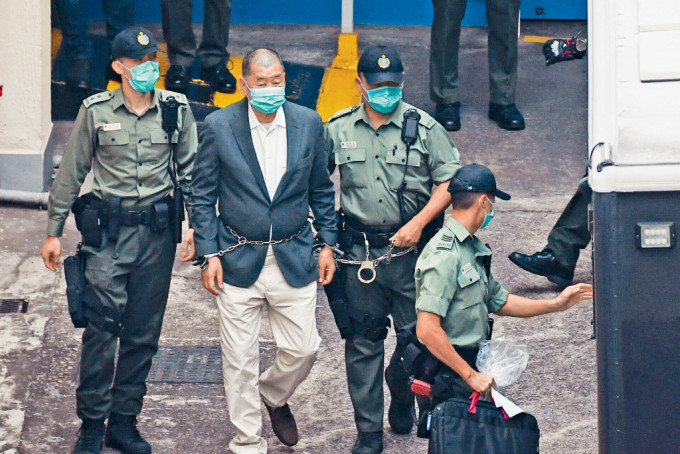 黎智英自2020年12月起还柙,但仍继续指示《苹果日报》的运作。 黎智英自2020年12月起还柙,但仍继续指示《苹果日报》的运作。