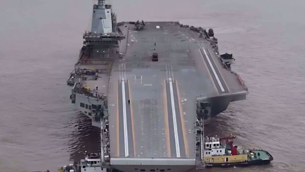 央视2日在节目中清晰地秀出“福建”舰即将完工的正面影像。 央视2日在节目中清晰地秀出“福建”舰即将完工的正面影像。