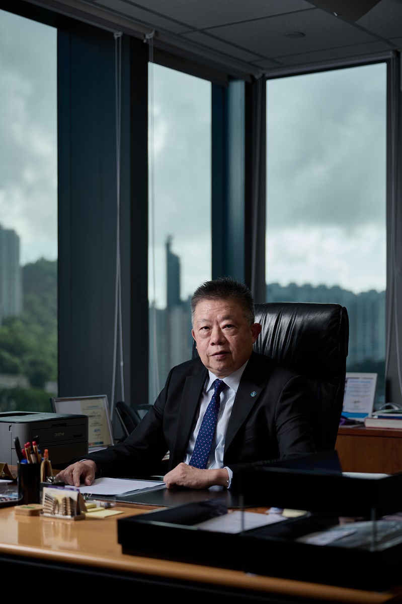 时任廉署高级调查主任朱敏健有逾4年参与此案，经过锲而不舍的调查，发现事件局中有局。