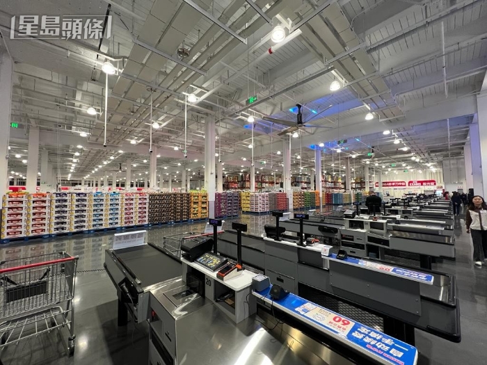深圳 Costco 首间旗舰店空间极大,货品种类繁多。 深圳 Costco 首间旗舰店空间极大,货品种类繁多。