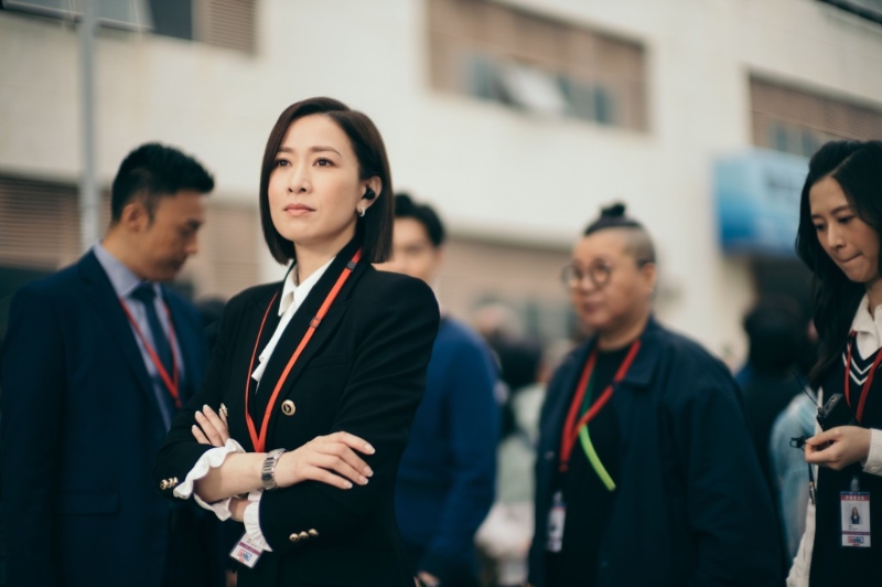 佘诗曼在内地人气高，近来又因TVB台庆剧《新闻女王》使她工作不断，经常中港两地走。