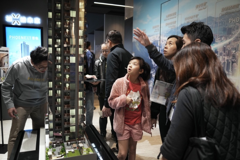 现场不时出现睇楼人流,情况不俗。 现场不时出现睇楼人流,情况不俗。