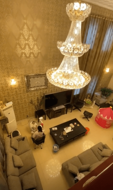 晒晒妈与两名子女居住在超大别墅连花园 晒晒妈与两名子女居住在超大别墅连花园