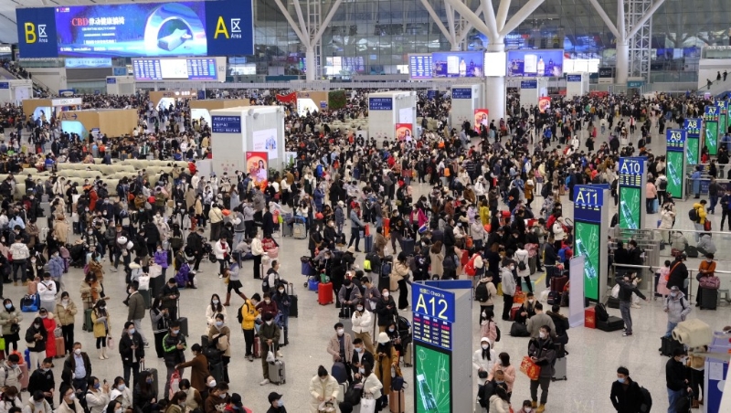 今年春运预计民航将接送旅客8000万人次。 今年春运预计民航将接送旅客8000万人次。