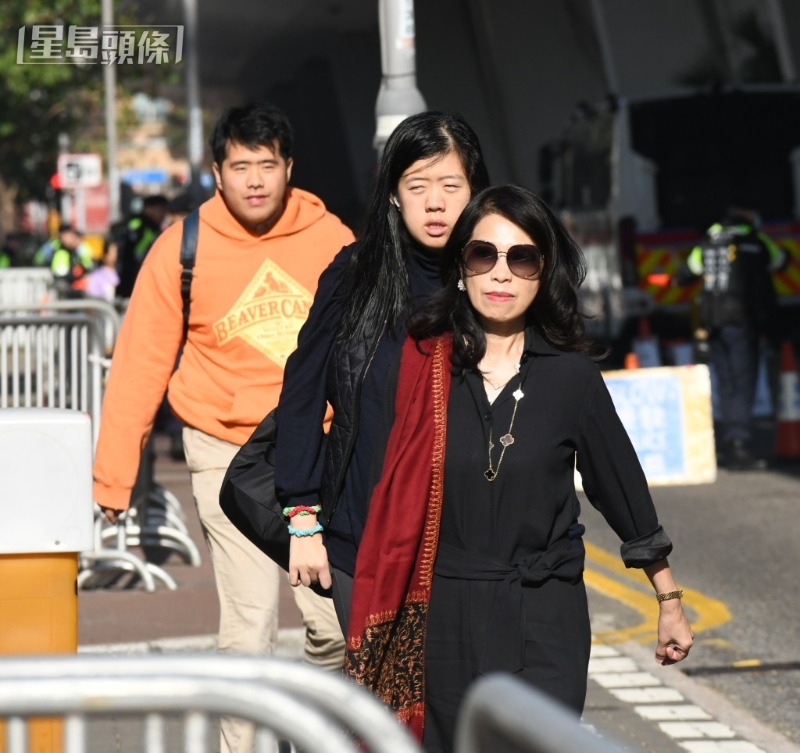 黎智英的家人继续到庭旁听。 黎智英的家人继续到庭旁听。