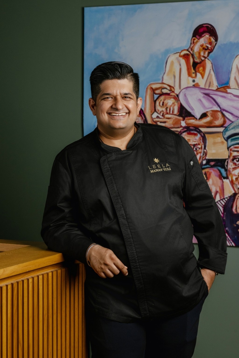 总厨兼创办人 Manav Tuli 曾于香港瑰丽酒店担任印度餐厅 CHAAT 的 主厨，带领团队以现代烹饪手法呈现印度美食，并为餐厅赢得米其林一星评级。