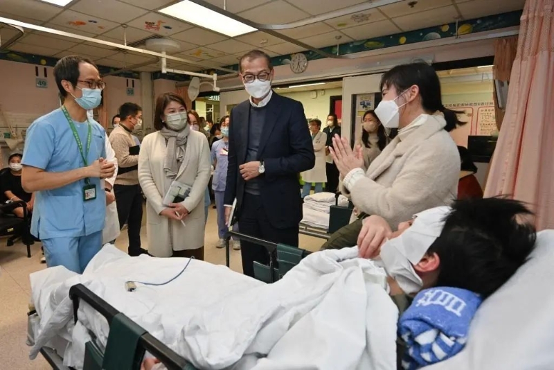 卢宠茂去年曾视察联合医院运作情况。港府新闻处 卢宠茂去年曾视察联合医院运作情况。港府新闻处