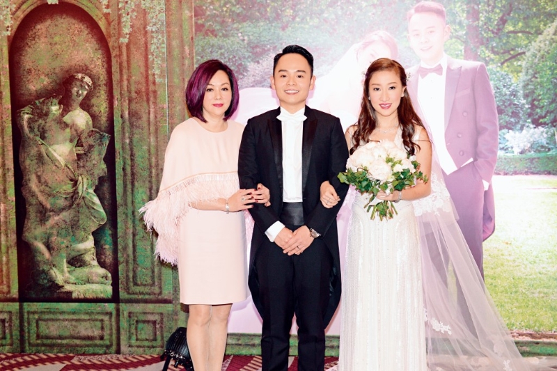 名媛毛玉萍(左)媳妇、喜来登旺铺主席任永贤女儿任靄婷(右) 名媛毛玉萍(左)媳妇、喜来登旺铺主席任永贤女儿任靄婷(右)