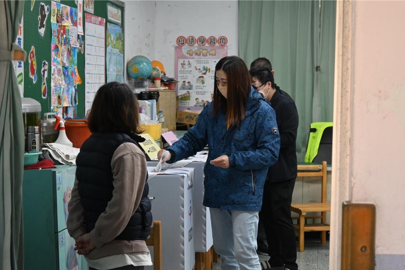 民众踊跃投票 民众踊跃投票