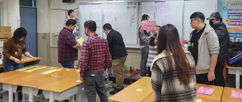 今(13)日为台领导人暨“立委”选举投票日,有“选战章鱼哥”之称的台北市士林区天玉里,由于过去历届的选举中,开票结果皆与选举结果相似,这次投开票也备受外界关注。 今(13)日为台领导人暨“立委”选举投票日,有“选战章鱼哥”之称的台北市士林区天玉里,由于过去历届的选举中,开票结果皆与选举结果相似,这次投开票也备受外界关注。