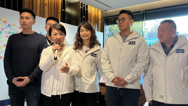 针对这次“立委”选举国民党在台中市夺下6席,台中市党部主委分析原因为蓝白合策略奏效。 针对这次“立委”选举国民党在台中市夺下6席,台中市党部主委分析原因为蓝白合策略奏效。