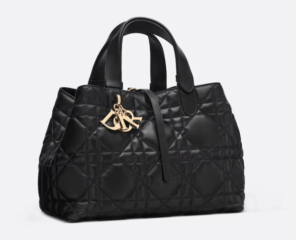 Dior二手袋平均价值便宜47%。 Dior二手袋平均价值便宜47%。