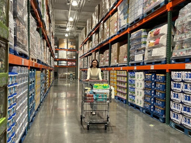 Costco 是美国连锁超市，与港人最爱的山姆超市一样同为仓储式超市。