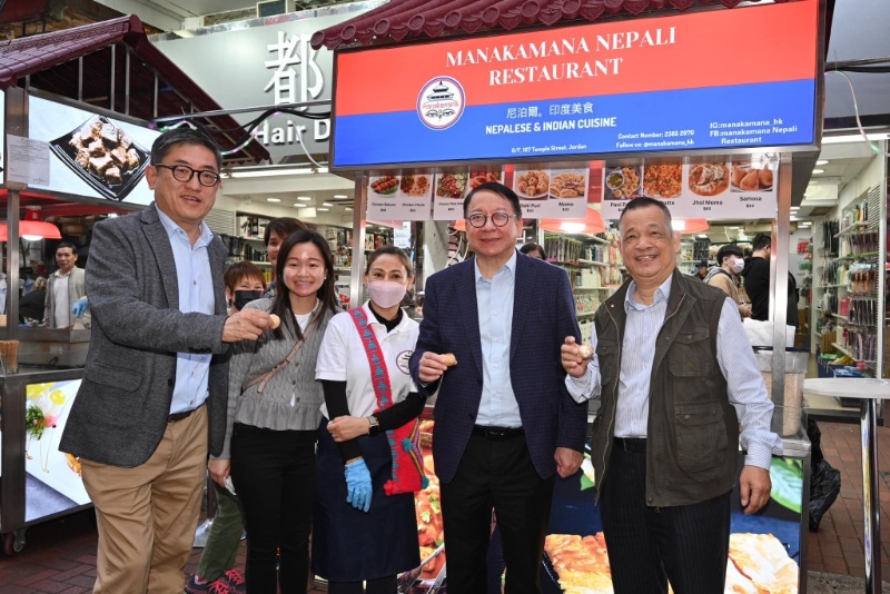 陈锦荣表示会研究是否扩展多一条街,主要卖手信。 资料图片 陈锦荣表示会研究是否扩展多一条街,主要卖手信。 资料图片