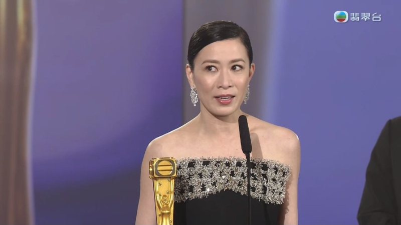 佘诗曼更夺得“最佳女主角”,成为三料视后。 佘诗曼更夺得“最佳女主角”,成为三料视后。