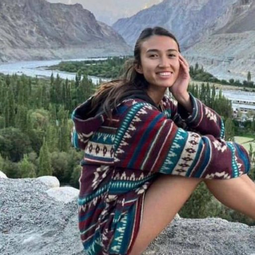 诺亚在本-古里安大学就读,10月7日和男友参加以色列南部一个音乐节期间,遭武装分子绑架。网上图片 诺亚在本-古里安大学就读,10月7日和男友参加以色列南部一个音乐节期间,遭武装分子绑架。网上图片