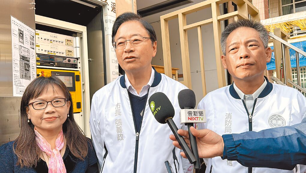 桃园市长张善政(中)15日表示,期待侯友宜回归新北、朱立伦续领国民党。 桃园市长张善政(中)15日表示,期待侯友宜回归新北、朱立伦续领国民党。