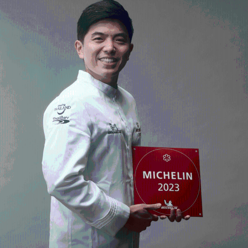 获得2023年「亚洲50最佳餐厅」榜首，以及刚刚获得「世界50最佳餐厅」第15名，Le Du的名厨兼老板Chef Thitid “Ton” Tassanakajohn主理的尖沙叼泰国餐厅Niras，将于1月18日推出特别的四手联乘晚宴。