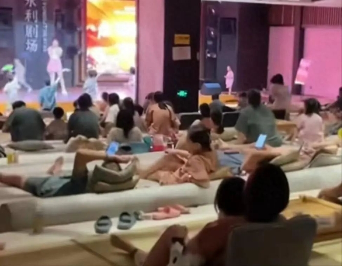 东北澡堂人爆满 东北澡堂人爆满