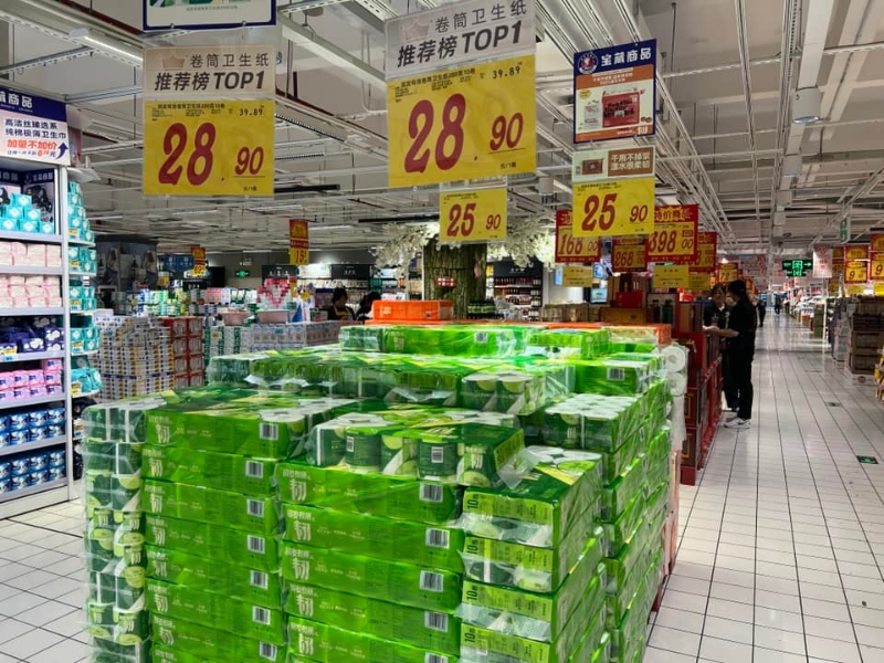 卫生纸够便宜。图片来源：Facebook@深圳大陆吃喝玩乐交流