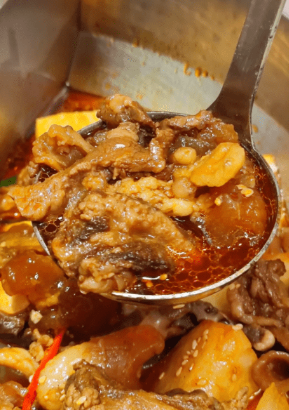 卤牛腩瘦中有肥,香辣入味。 卤牛腩瘦中有肥,香辣入味。