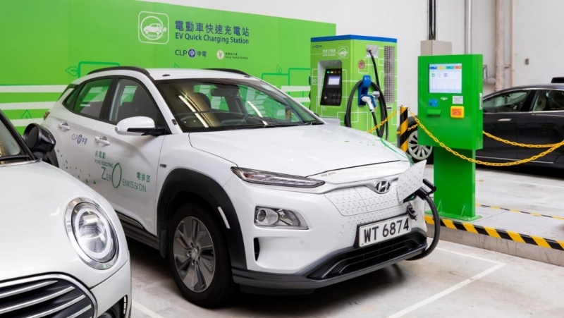 去年港府车队编制,仅有2.5%属电动车、1.8%属混能车,环保署有几多电动车? 去年港府车队编制,仅有2.5%属电动车、1.8%属混能车,环保署有几多电动车?