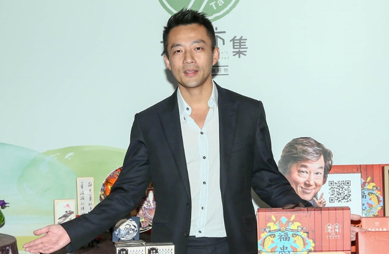 汪小菲开直播三句不离&ldquo;我女友&rdquo; ，网傻眼：突然理解大S了