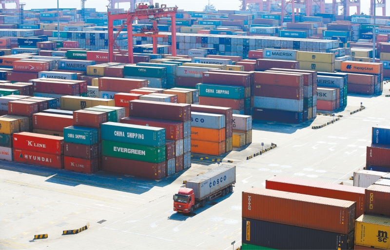 自贸易战以来,美中两国在经济领域波折多多。 去年以来,两国同意就实质性的经济和金融政策问题进行持续的接触与沟通。 路透社资料图片 自贸易战以来,美中两国在经济领域波折多多。 去年以来,两国同意就实质性的经济和金融政策问题进行持续的接触与沟通。 路透社资料图片