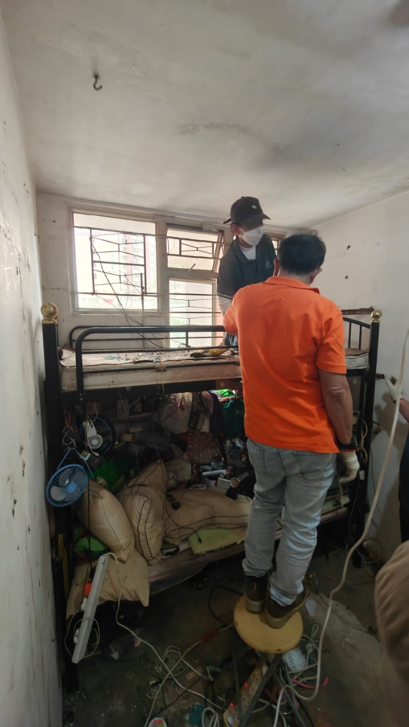 清理后的上格床状态。