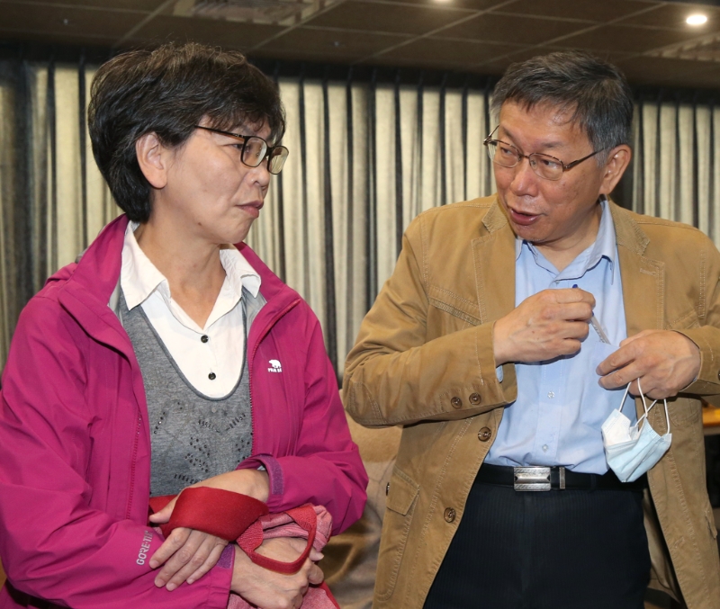 民众党前“立委”蔡壁如与党主席柯文哲。 民众党前“立委”蔡壁如与党主席柯文哲。