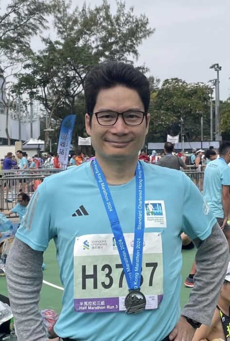 财库局副局长陈浩濂完成半马赛事。 财库局副局长陈浩濂完成半马赛事。