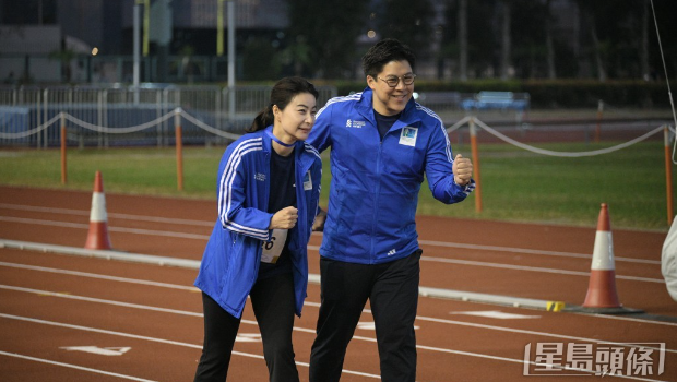 霍启刚与郭晶晶一起参与。 霍启刚与郭晶晶一起参与。