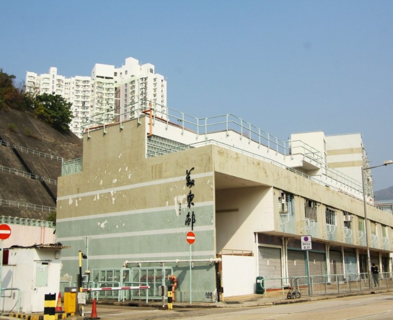 廉署在1975年7月于九龙城美东邨设立首间分区办事处。
