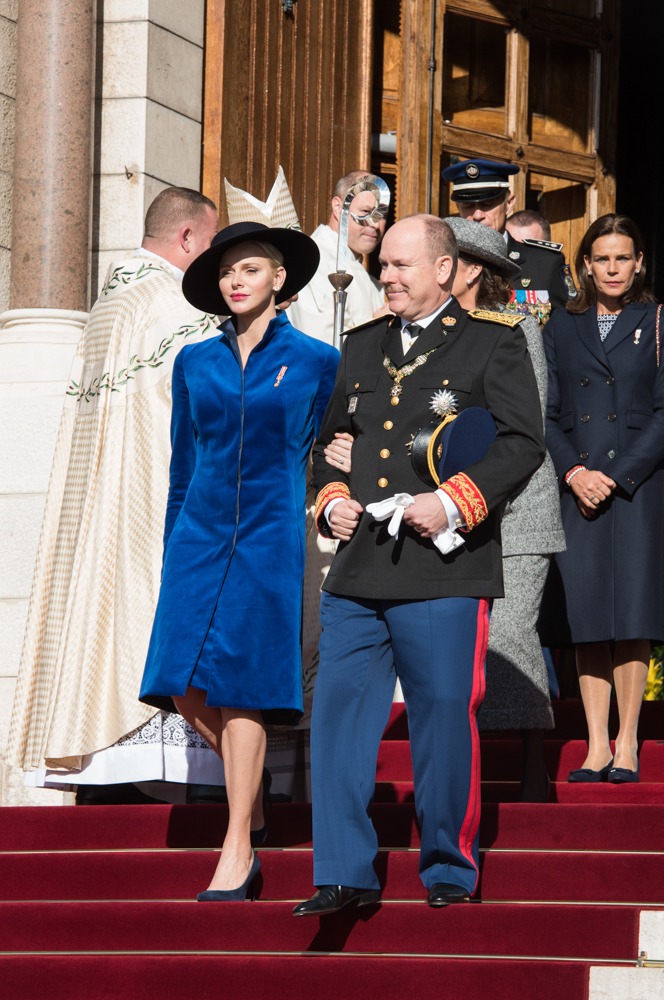 被指聘用非法移民,摩纳哥最美王妃夏琳低调度46岁生日 | 星岛环球网