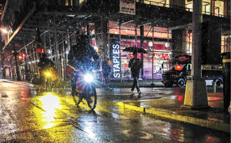 气象预测,新一场冬季风暴正从南部袭向东北部,带来大雨、冰雪及洪水威胁。纽约将从27日深夜到28日早上降雨,随后将变为降雪。 资料图片 气象预测,新一场冬季风暴正从南部袭向东北部,带来大雨、冰雪及洪水威胁。纽约将从27日深夜到28日早上降雨,随后将变为降雪。 资料图片